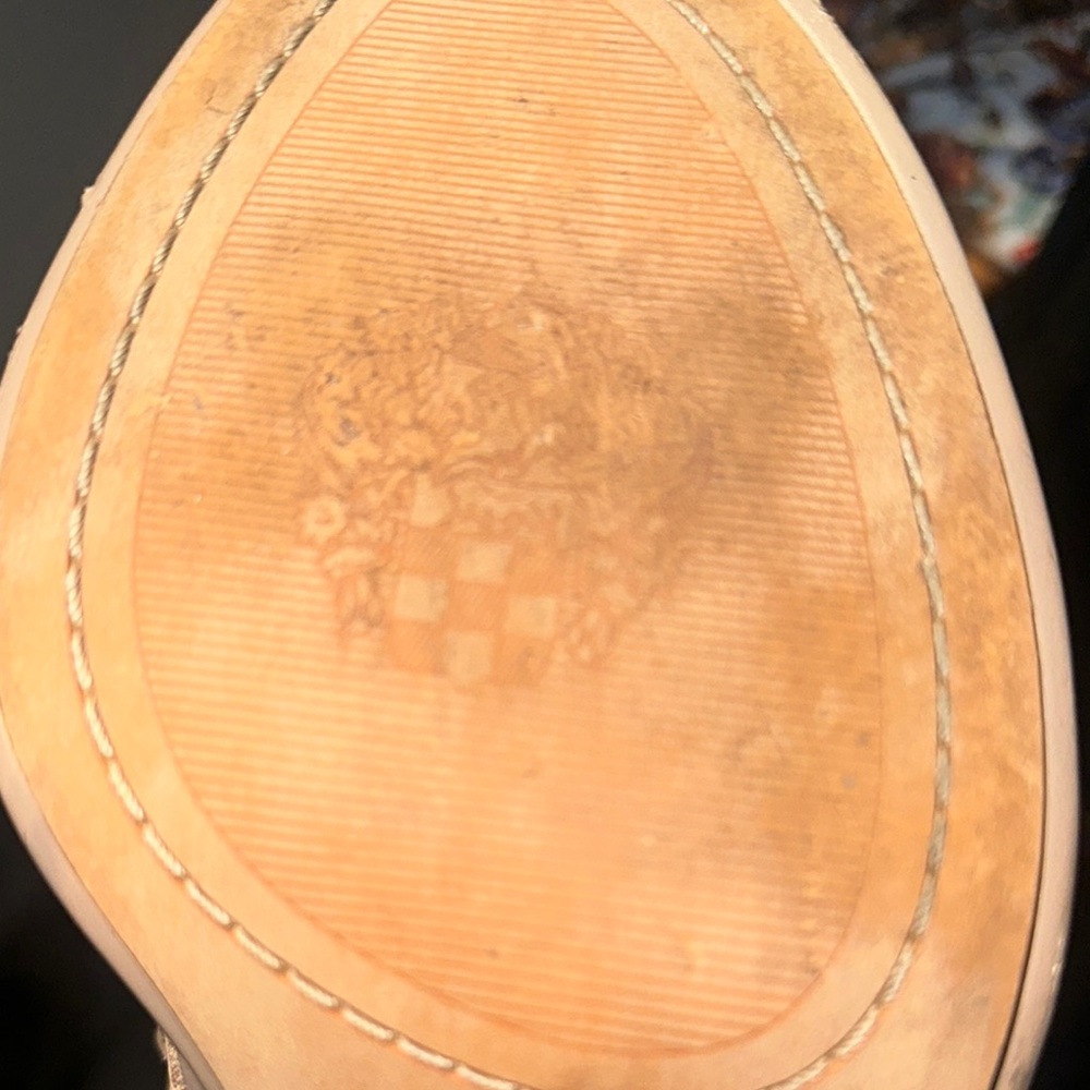 Vince Camuto Tan Sandals with Elegant‎ Style - Picture 6 of 7